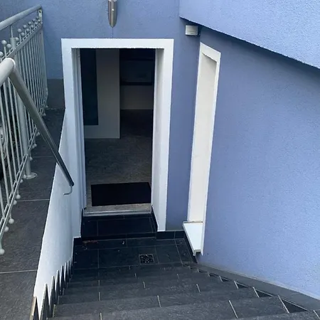 1-zimmer-wohnung In Poll Lägenhet Köln